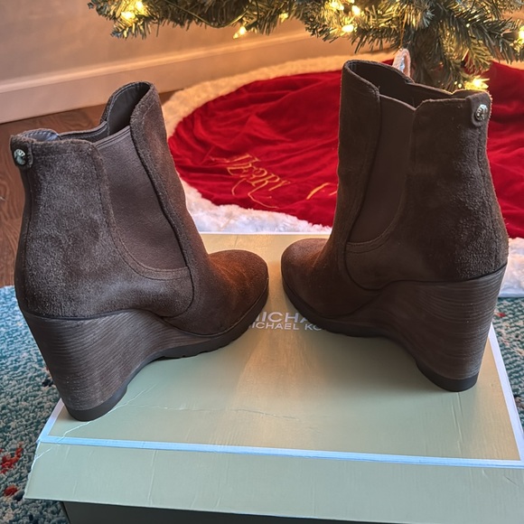 Michael Kors suede boots size 8.5 Brown. Worn one time. - Picture 5 of 13